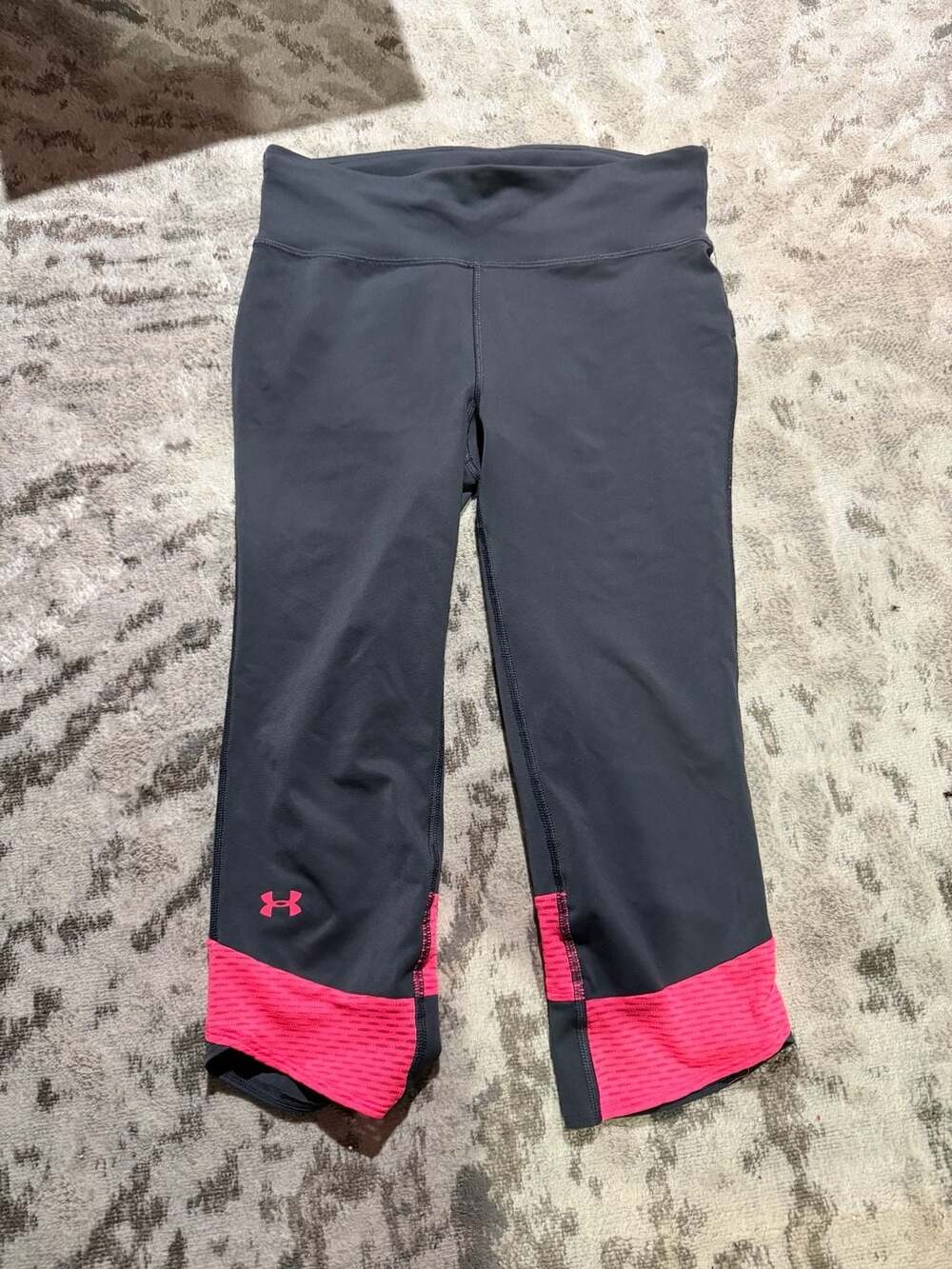 Under Armour HeatGear Compression Capri Leggings Pink Ribbon Breast Cancer Aware